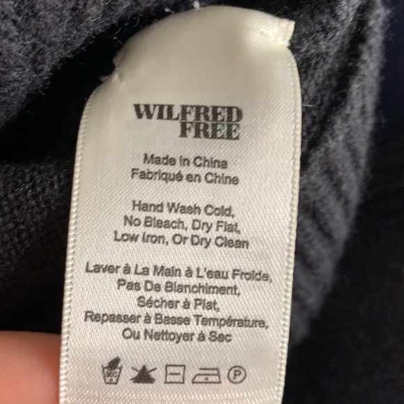 💜 Aritzia black knit long sleeve sweater - Picture 5 of 6